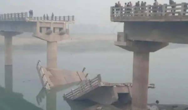 बिहार में नदी पर बना नवनिर्मित पुल उद्घाटन से पहले ढहा, जांच के आदेश